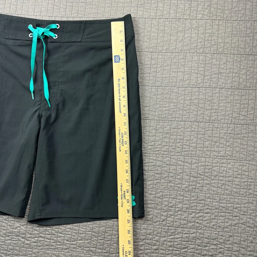 Under Armour HeatGear Mens 36 Board Shorts Black Cargo Swim Trunks